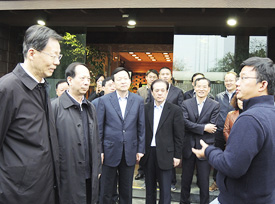省長考察昆侖綠建集團(tuán)現(xiàn)場